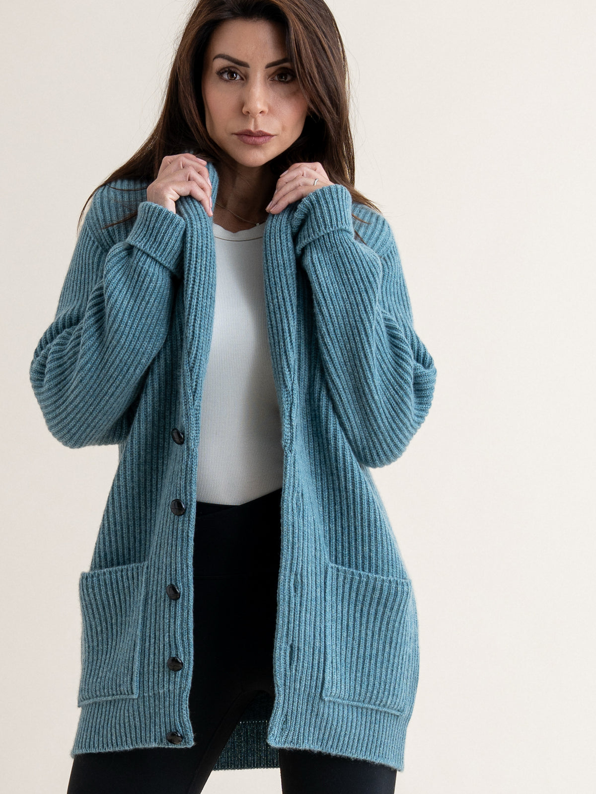 THE SHAWL NECK CARDIGAN<br>ORIBE
