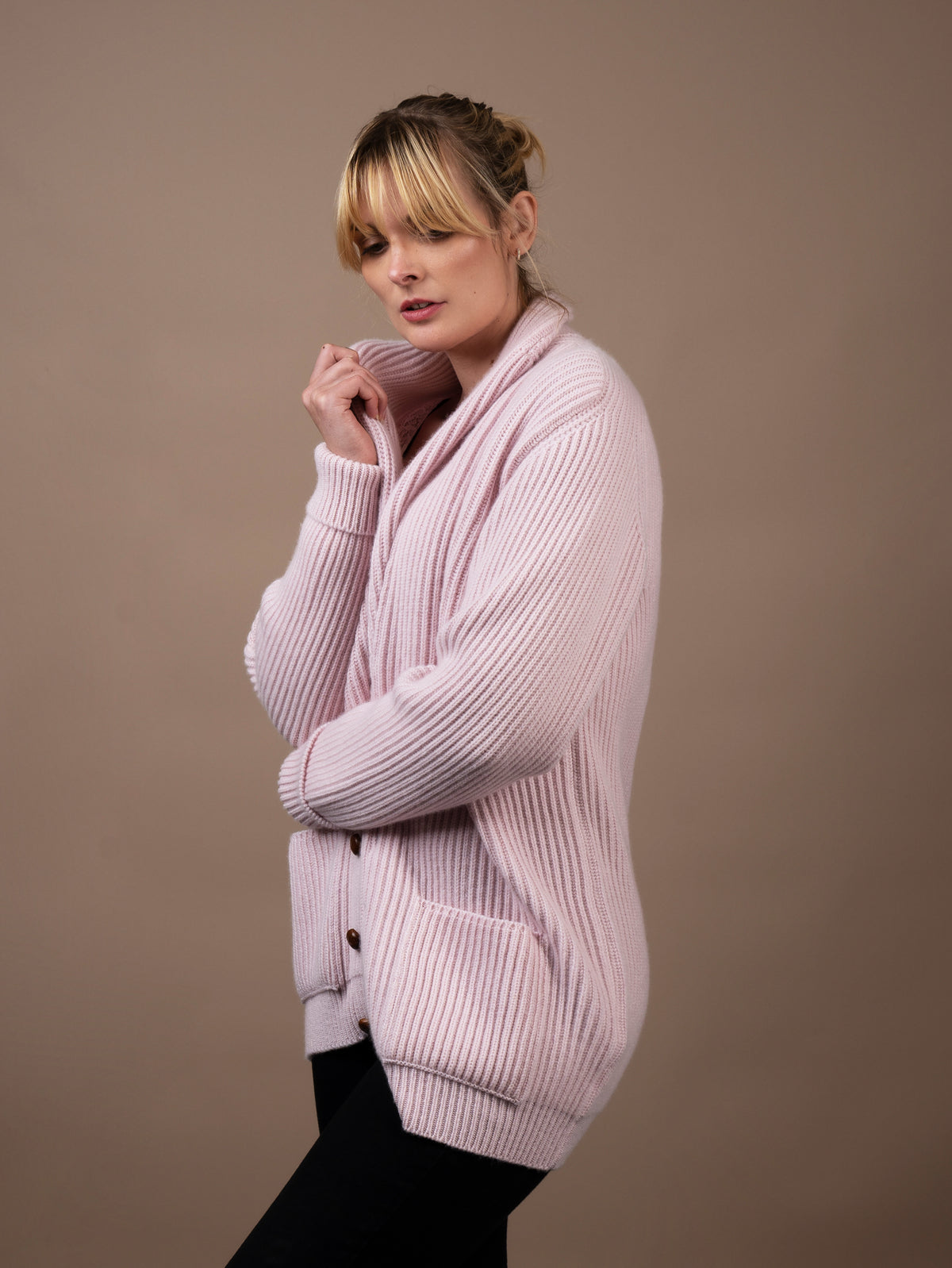 THE SHAWL NECK CARDIGAN&lt;br&gt;SOFT PINK