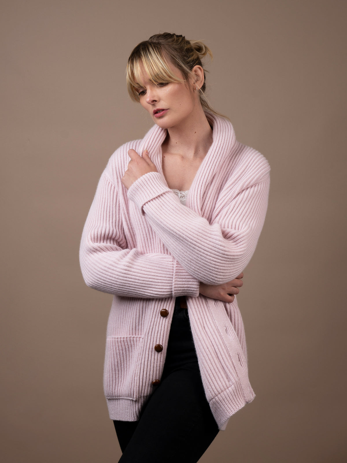 THE SHAWL NECK CARDIGAN&lt;br&gt;SOFT PINK