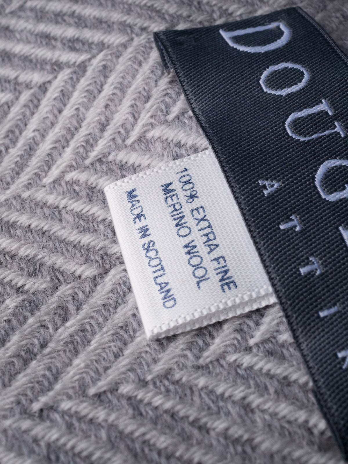 HERRINGBONE SCARF &lt;BR&gt; SILVER GREY